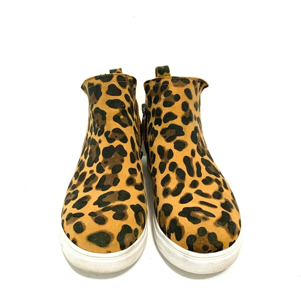 Blondo  On Trend Cheetah Print High-Top Sneakers Waterproof Size 9